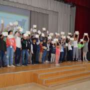 В Международной лингвистической школе наградили маленьких участников СТИХИйных пятниц
