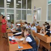 Эксперимент для пятиклашек: сколько капель на монетке?