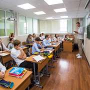 Дорогие ребята, уважаемые коллеги!  Примите самые искренние поздравления с началом нового учебного года и Днём знаний!