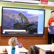 Совет учеников МЛШ рассказывает ребятам из начальных классов о волонтерстве, школьной газете и животных национального парка «Земля леопарда» 