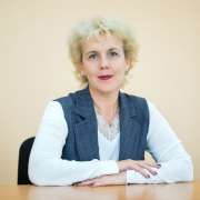 Депутат Государственной Думы Роза Чемерис вручила благодарственные письма директору и педагогам Международной лингвистической школы  