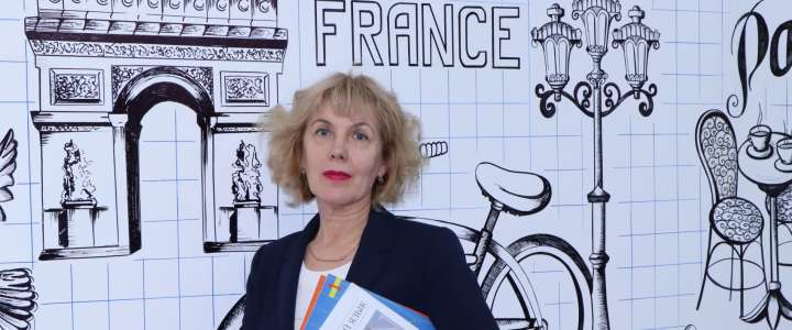 Учитель французского языка Международной лингвистической школы Елена Поддубняк стала победителем конкурса «Francophonia»    