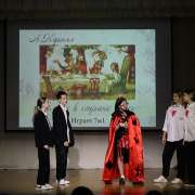 Играем классику: в Международной лингвистической школе проходит театральный фестиваль 