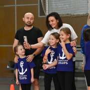 Быстрее, выше, сильнее: в МЛШ ученики 2 классов вместе с родителями сразились на спортивном поле 