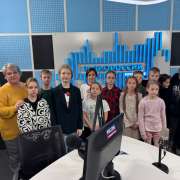 Ученики 4м1 класса МЛШ побывали на экскурсии в телецентре и увидели, как идет запись телепередач и работают ведущие выпусков «Новостей»