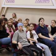 Ведущий методист Музея истории Дальнего Востока имени Арсеньева Елена Сушко рассказала ученикам МЛШ о вкладе приморцев в Победу 