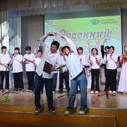 «Русский клуб. Весенний концерт»: иностранные ученики представили на сцене МЛШ творческие номера одноклассникам и родителям