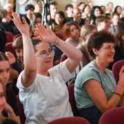 «Русский клуб. Весенний концерт»: иностранные ученики представили на сцене МЛШ творческие номера одноклассникам и родителям