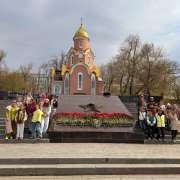 Ученики 2м2 и 4м1 классов МЛШ возложили цветы к мемориалу и отправились на музейный урок «Приморский край в годы Великой Отечественной войны»   