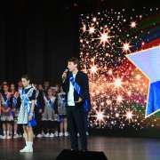 Дорогие наши выпускники! Сегодня вы прощаетесь со школой, которая стала для вас добрым домом, где вы получали знания, дружили, радовались победам и огорчались неудачам. 
