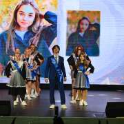 Дорогие наши выпускники! Сегодня вы прощаетесь со школой, которая стала для вас добрым домом, где вы получали знания, дружили, радовались победам и огорчались неудачам. 