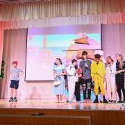 Ученики 6 классов МЛШ представили на сцене школы спектакль «Питер Пен» на английском языке  
