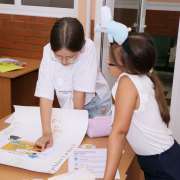 International Literacy Day 2025: пятиклассники МЛШ на уроках английского языка узнают, как отличить фейк от правдивой новости 
