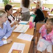 International Literacy Day 2025: пятиклассники МЛШ на уроках английского языка узнают, как отличить фейк от правдивой новости 