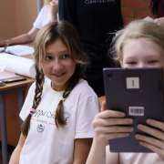 International Literacy Day 2025: пятиклассники МЛШ на уроках английского языка узнают, как отличить фейк от правдивой новости 