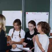 International Literacy Day 2025: пятиклассники МЛШ на уроках английского языка узнают, как отличить фейк от правдивой новости 