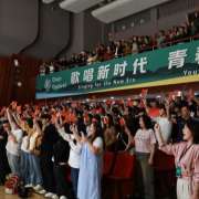 Первый международный фестиваль-конкурс хоровых студенческих коллективов в Шэньяне завершился триумфальным исполнением песни "Я люблю тебя, Китай" учителем китайского языка МЛШ Анной Белоноговой