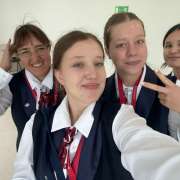 Ученики Международной лингвистической школы успешно отработали волонтерами на ВЭФ 2025 