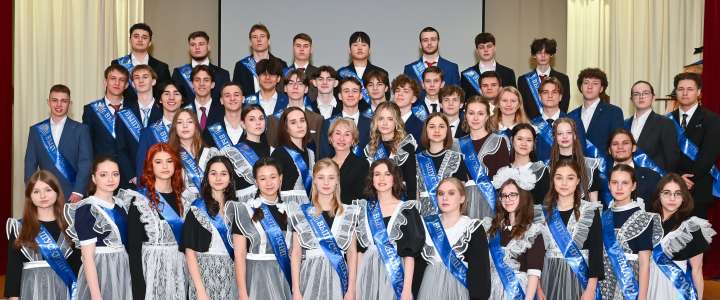 Гордимся! Выпускники МЛШ 2025 удостоены 15 золотых и 3 серебряных медалей