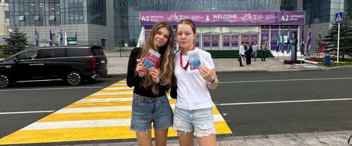 Ученики Международной лингвистической школы успешно отработали волонтерами на ВЭФ 2025 