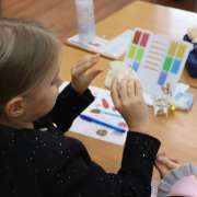Следопыты МЛШ: к ученикам начальных классов пришли научные сотрудники Ботанического сада-института ДВО РАН и рассказали о секретах тайги