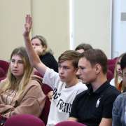 Лингвистический турнир в МЛШ: ученики 8 классов соревнуются в знаниях о словосочетании  