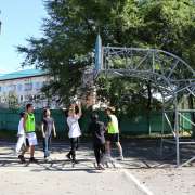 SportFest 2025 в МЛШ продолжается: старшеклассники вместе с учителями играют в футбол, волейбол, баскетбол и участвуют в круговой эстафете