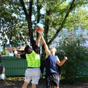 SportFest 2025 в МЛШ продолжается: старшеклассники вместе с учителями играют в футбол, волейбол, баскетбол и участвуют в круговой эстафете