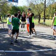 SportFest 2025 в МЛШ продолжается: старшеклассники вместе с учителями играют в футбол, волейбол, баскетбол и участвуют в круговой эстафете