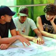 SportFest 2025 в МЛШ продолжается: старшеклассники вместе с учителями играют в футбол, волейбол, баскетбол и участвуют в круговой эстафете