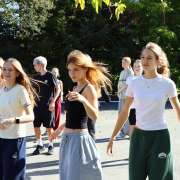 SportFest 2025 в МЛШ продолжается: старшеклассники вместе с учителями играют в футбол, волейбол, баскетбол и участвуют в круговой эстафете