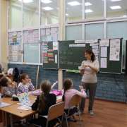 Следопыты МЛШ: к ученикам начальных классов пришли научные сотрудники Ботанического сада-института ДВО РАН и рассказали о секретах тайги