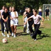 SportFest 2025 в МЛШ продолжается: старшеклассники вместе с учителями играют в футбол, волейбол, баскетбол и участвуют в круговой эстафете