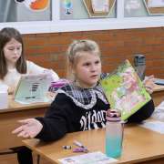 Чьи книги аккуратнее, за что вручают Орден улыбки, почему мы с детства любим стихи: в МЛШ продолжается Неделя детской книги, посвященная творчеству Агнии Барто 