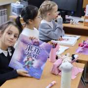 Чьи книги аккуратнее, за что вручают Орден улыбки, почему мы с детства любим стихи: в МЛШ продолжается Неделя детской книги, посвященная творчеству Агнии Барто 
