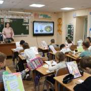 Чьи книги аккуратнее, за что вручают Орден улыбки, почему мы с детства любим стихи: в МЛШ продолжается Неделя детской книги, посвященная творчеству Агнии Барто 