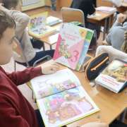 Чьи книги аккуратнее, за что вручают Орден улыбки, почему мы с детства любим стихи: в МЛШ продолжается Неделя детской книги, посвященная творчеству Агнии Барто 