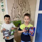 Ученики МЛШ собирают вкусные новогодние подарки для подопечных приюта &laquo;Умка&raquo; 