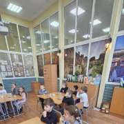 "Большие миры в маленьком стекле": ученики начальных классов МЛШ изготовили новогодний флорариум 