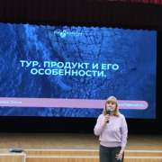 &laquo;Здравствуй, Приморский край!&raquo;: гостями старшеклассников МЛШ стали основатель компании &laquo;VladDiscoveryTuor&raquo; Ольга Помятеева и гид компании &laquo;Лето тур&raquo; Егор Маськин 