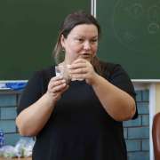 "Большие миры в маленьком стекле": ученики начальных классов МЛШ изготовили новогодний флорариум 