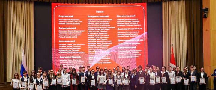 Ученице 9м1 класса МЛШ Полине Ждановой присвоено звание стипендиата Губернатора Приморского края 