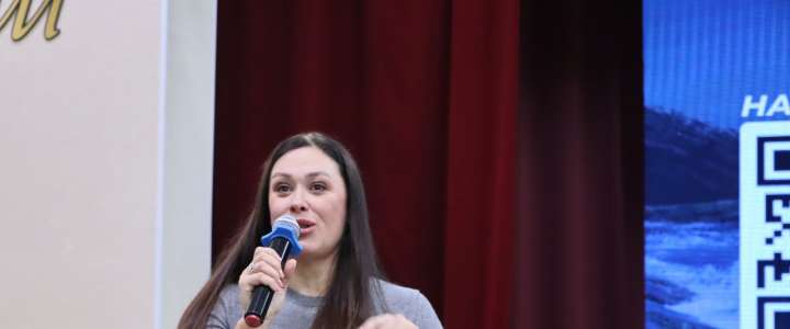 &laquo;Здравствуй, Приморский край!&raquo;: гостями старшеклассников МЛШ стали основатель компании &laquo;VladDiscoveryTuor&raquo; Ольга Помятеева и гид компании &laquo;Лето тур&raquo; Егор Маськин 