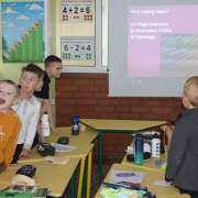 Квиз с папами: ученики начальных классов МЛШ ответили на вопросы викторины, посвященной Дню защитника Отечества