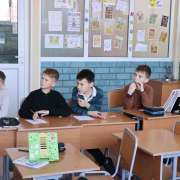 Квиз с папами: ученики начальных классов МЛШ ответили на вопросы викторины, посвященной Дню защитника Отечества