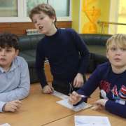Квиз с папами: ученики начальных классов МЛШ ответили на вопросы викторины, посвященной Дню защитника Отечества