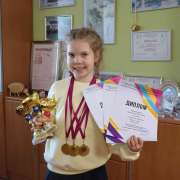 Ученицы МЛШ из 1м1 Виола Грибова, 2м1 Евангелина Кремешная и 6м2 класса София Маннаберг стали лучшими на танцевальных и вокальных конкурсах 