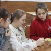 Квиз с папами: ученики начальных классов МЛШ ответили на вопросы викторины, посвященной Дню защитника Отечества