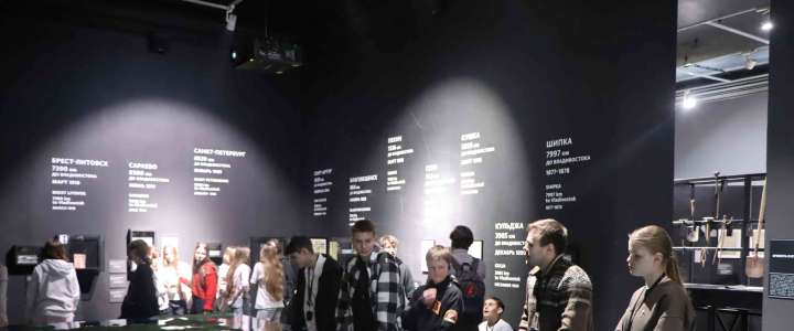 Краеведческий проект МЛШ &laquo;Vladivostok History and Cultural Heritage&raquo;: ученики 7 классов  побывали Музее города, где узнали об инженерах-строителях Владивостокской крепости  