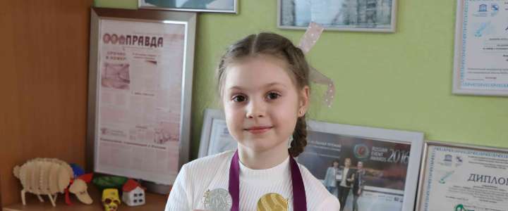 Ученица 1м1 класса МЛШ Василиса Шубина стала лучшей шахматисткой на Кубке первоклассников Владивостока 